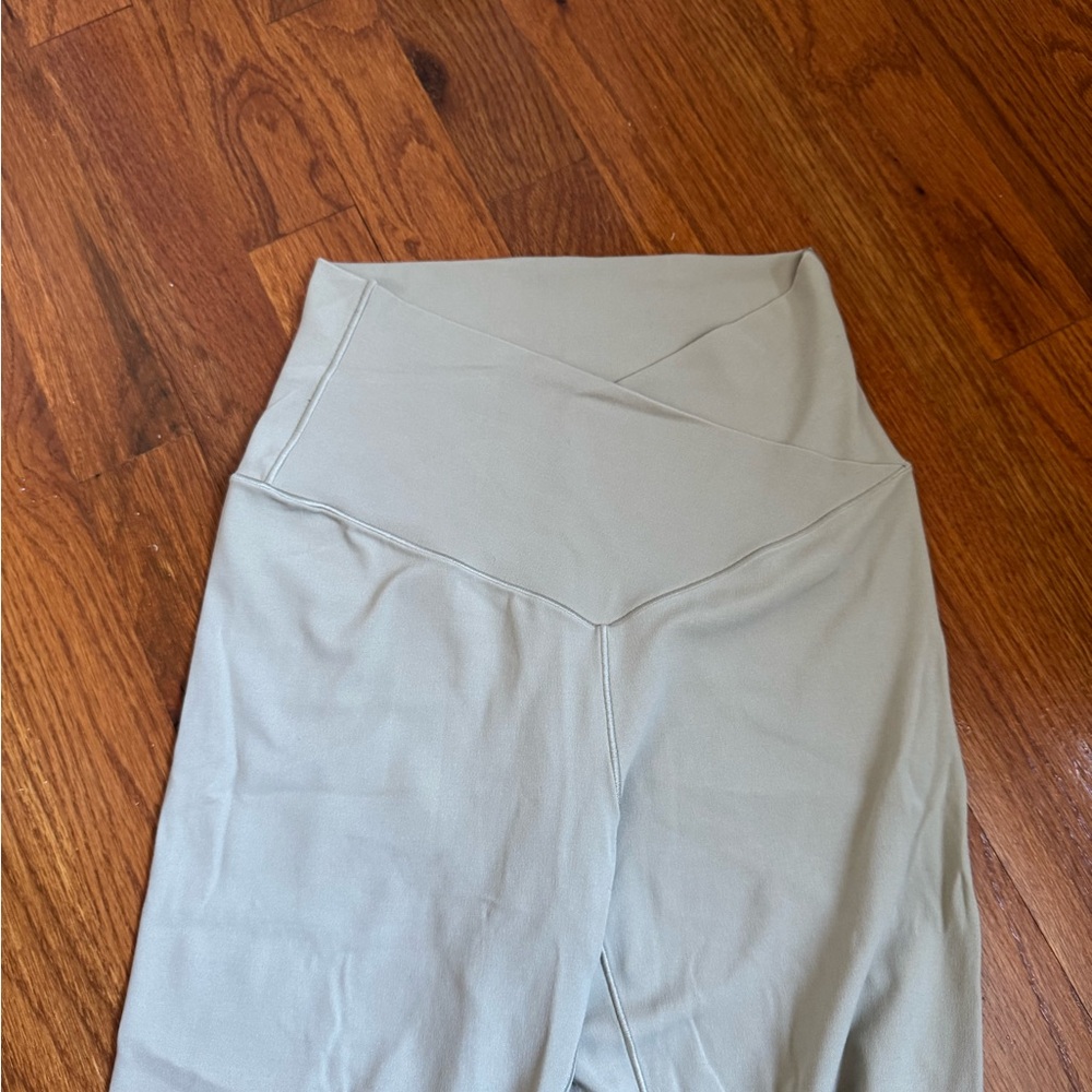 OFFLINE By Aerie Real Me High Waisted Crossover Yoga Pant